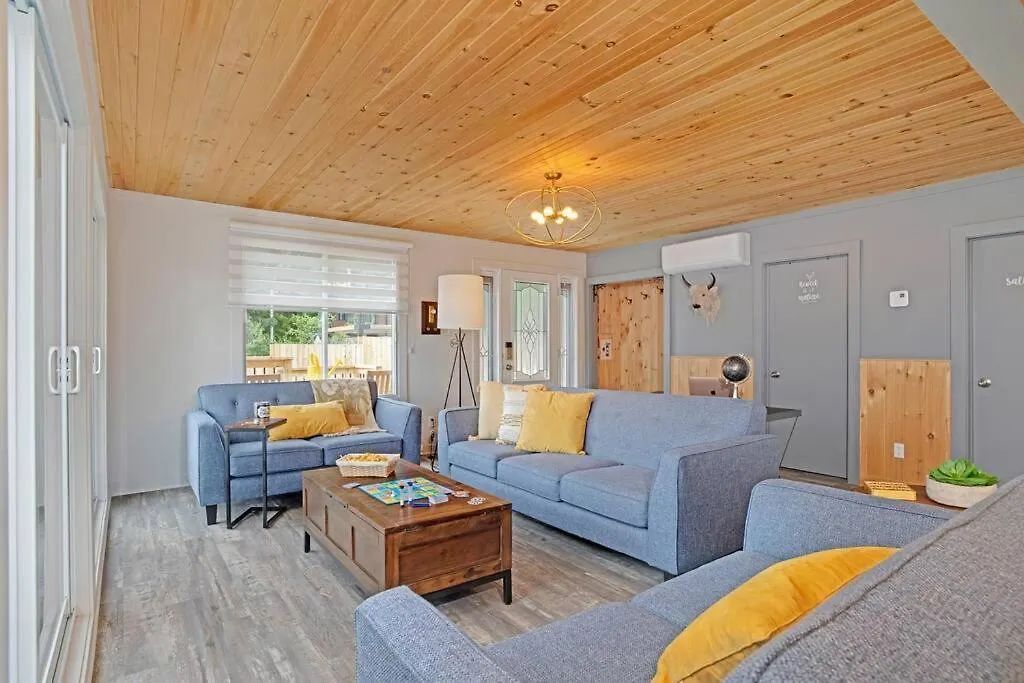 Twin Lake Retreat - Hot Tub & Private Beach L'Ange Gardien  Canada
