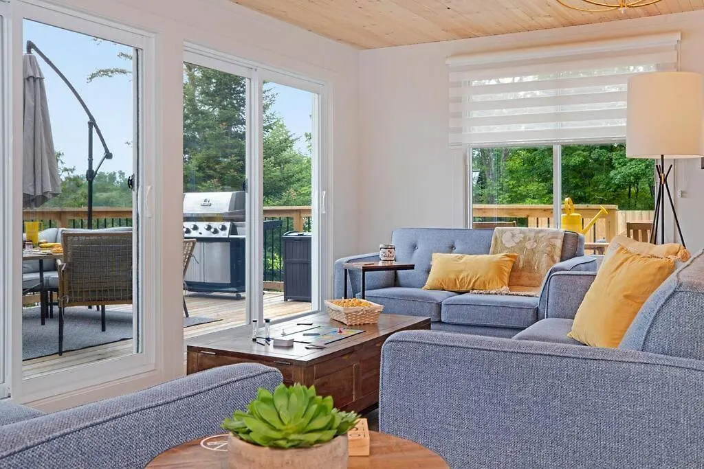 Twin Lake Retreat - Hot Tub & Private Beach L'Ange Gardien  Canada